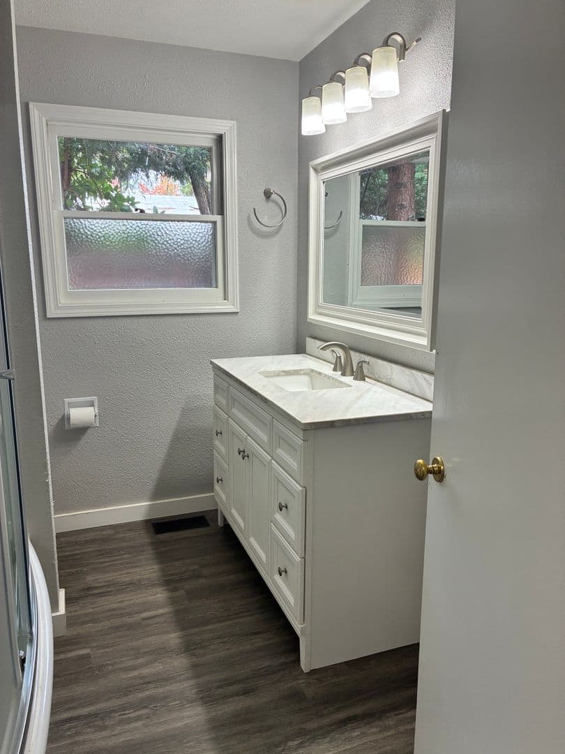 Medford House: 3333 Madrona Lane