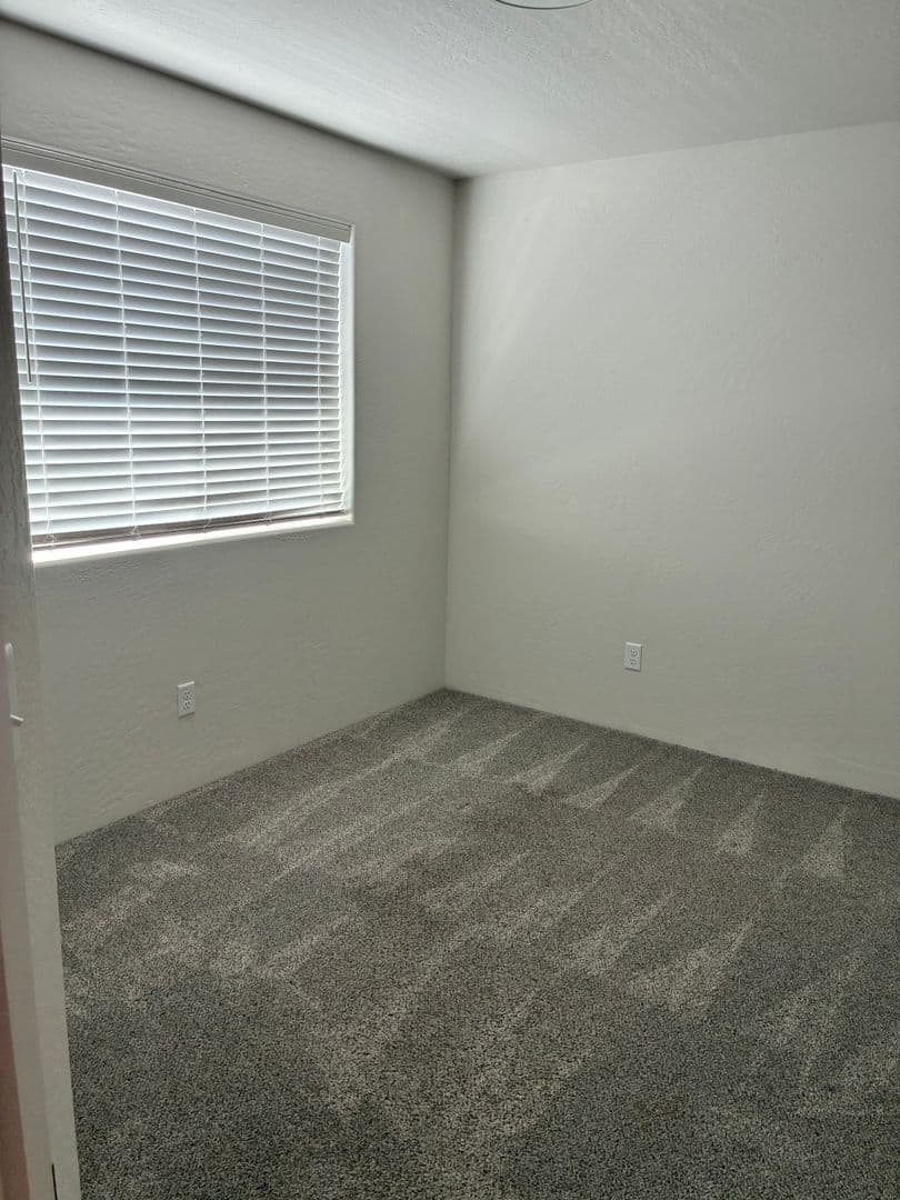 Medford Apartment: 1989 Sky Park Dr
