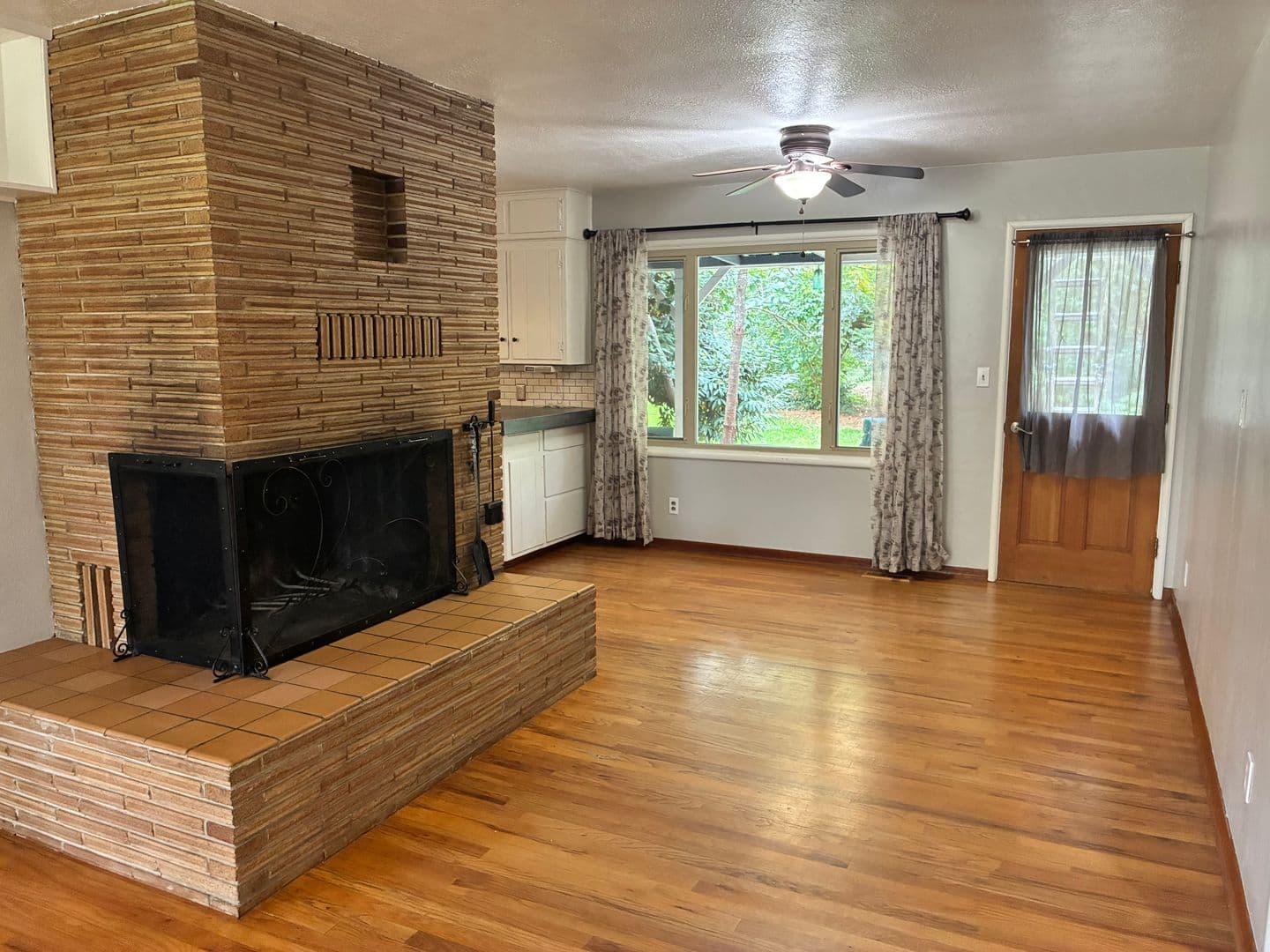 Medford House: 3333 Madrona Lane