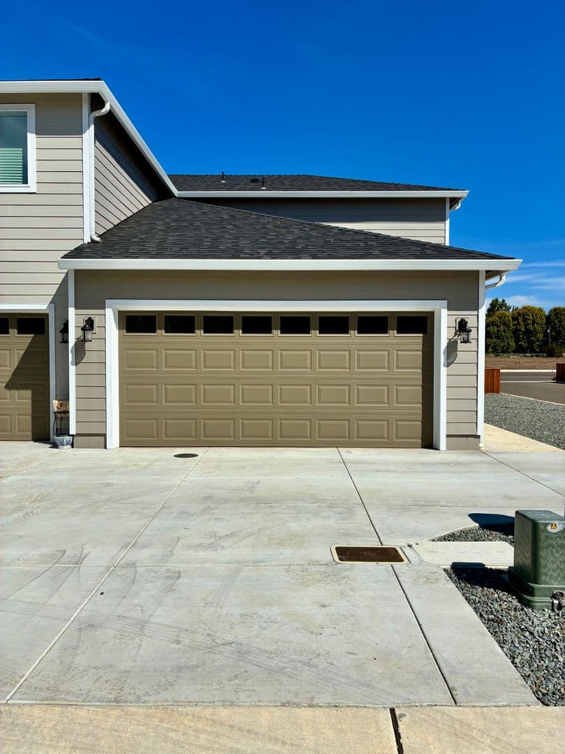 Central Point House: 1133 Annalise Street