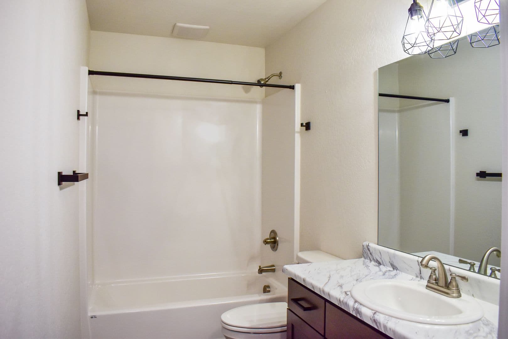 Medford Apartment: 1987 Sky Park Dr
