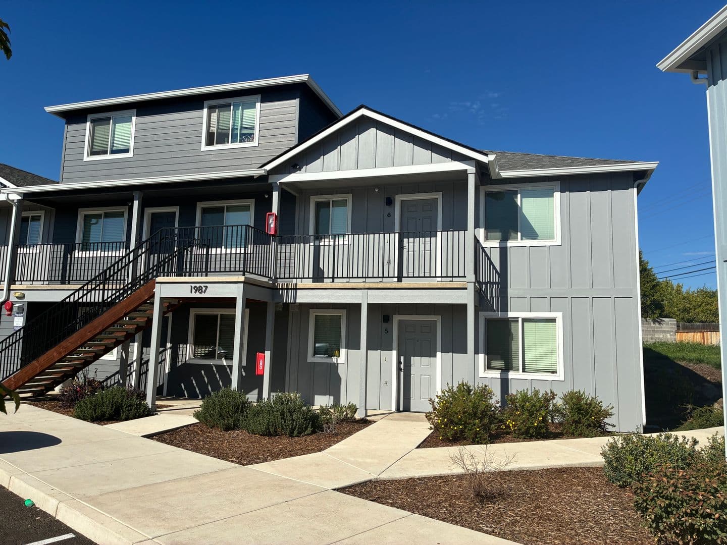 Medford Apartment: 1987 Sky Park Dr
