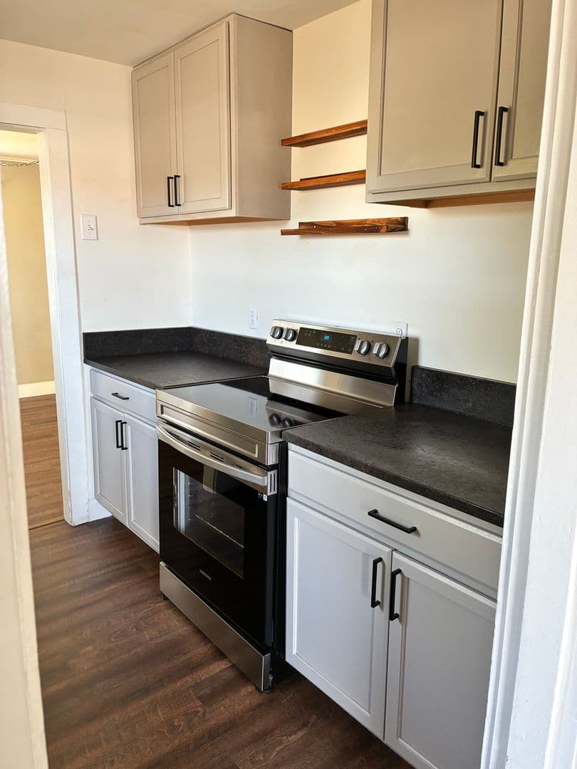 Central Point House: 5223 Gebhard Rd