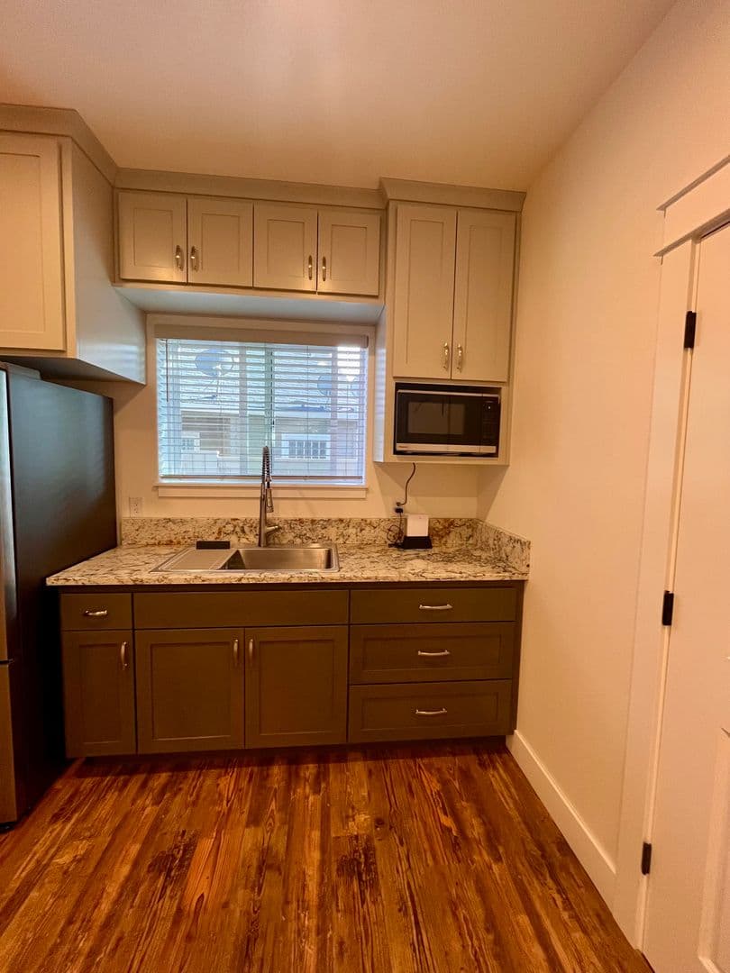 Medford House: 1184 Rutherford #B