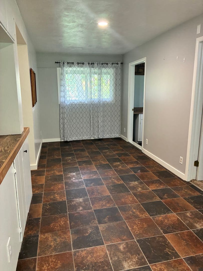 Medford House: 3333 Madrona Lane