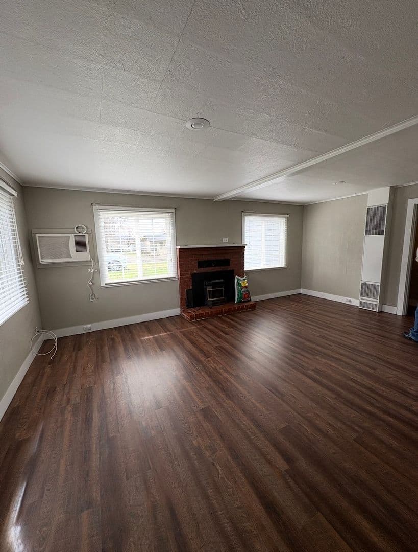 Central Point House: 5223 Gebhard Rd