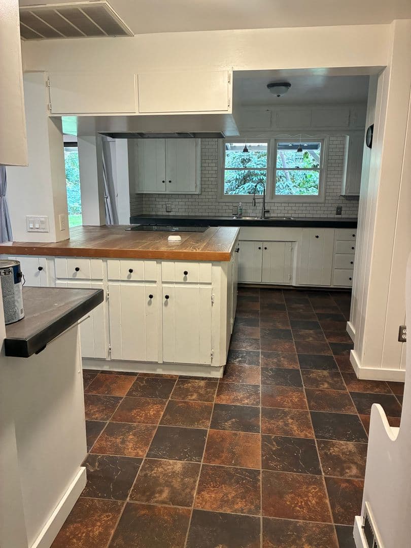 Medford House: 3333 Madrona Lane