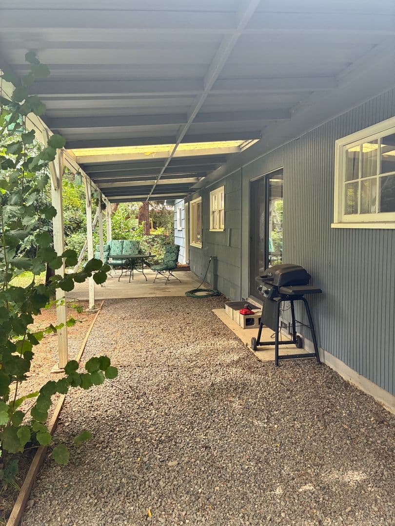 Medford House: 3333 Madrona Lane