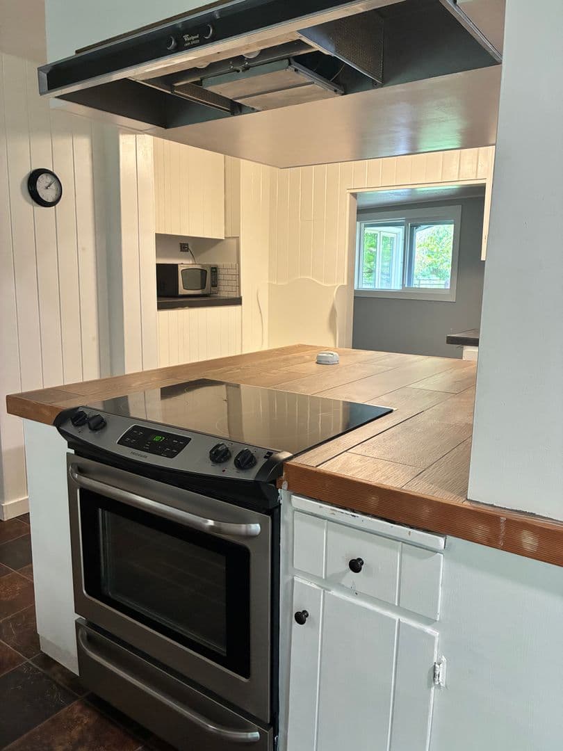 Medford House: 3333 Madrona Lane