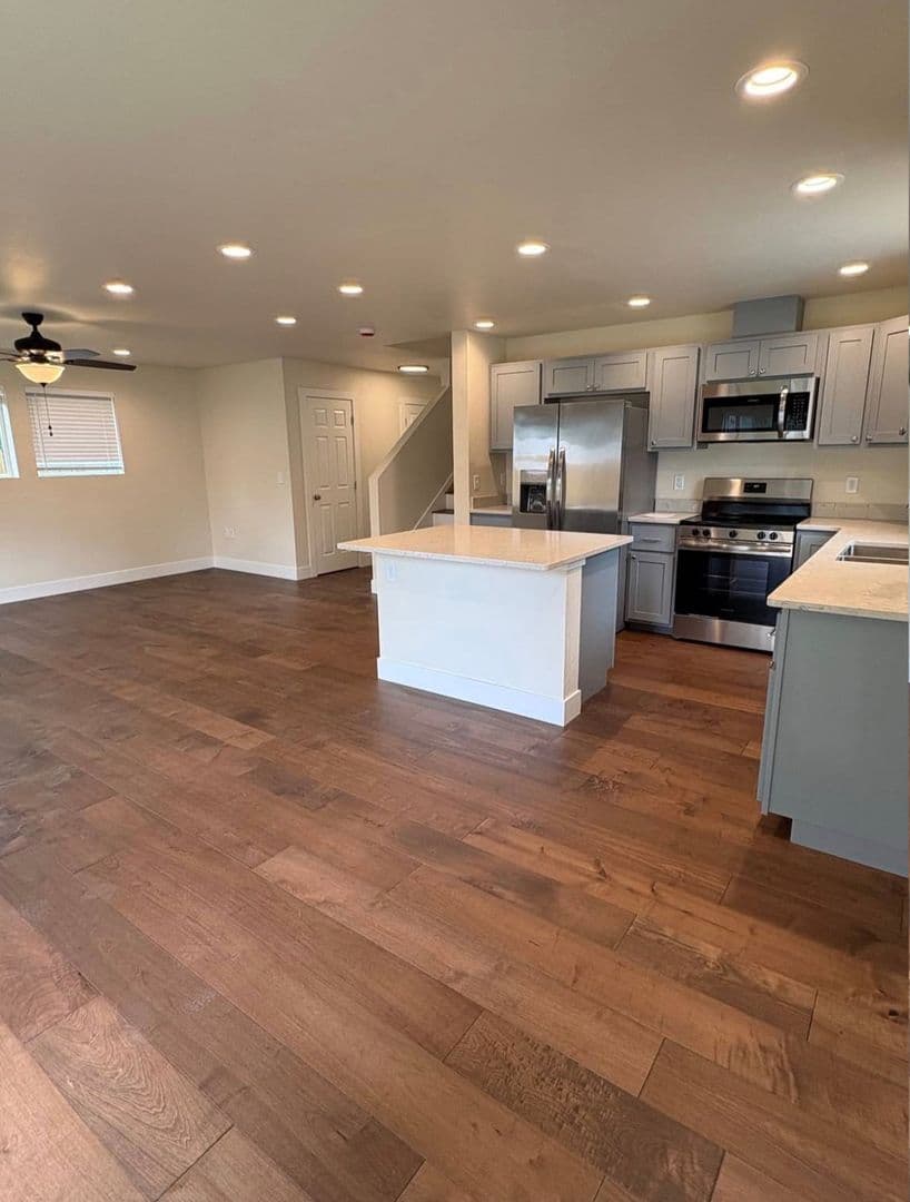 Eagle Point Multiplex: 613 St Thomas Lane