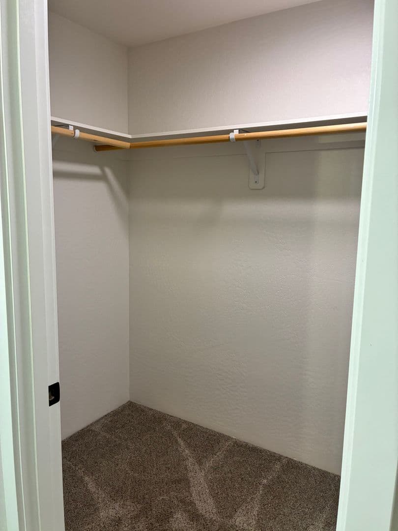Medford Apartment: 1989 Sky Park Dr