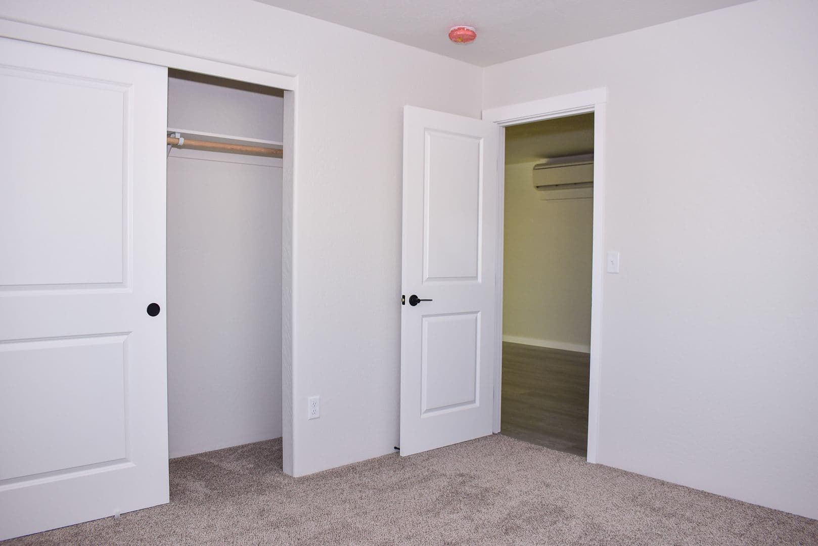 Medford Apartment: 1987 Sky Park Dr