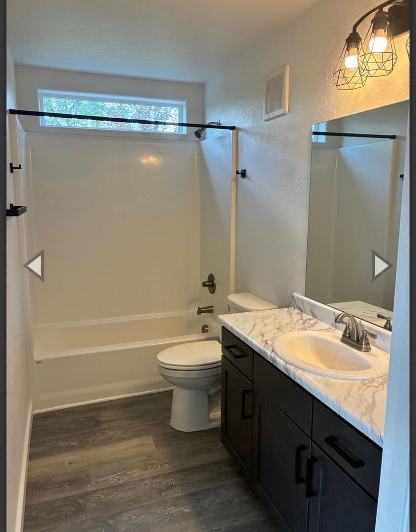 Medford Apartment: 1997 Sky Park Dr