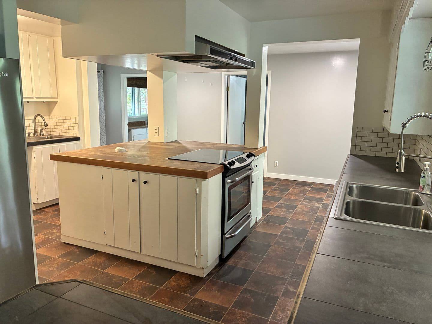 Medford House: 3333 Madrona Lane