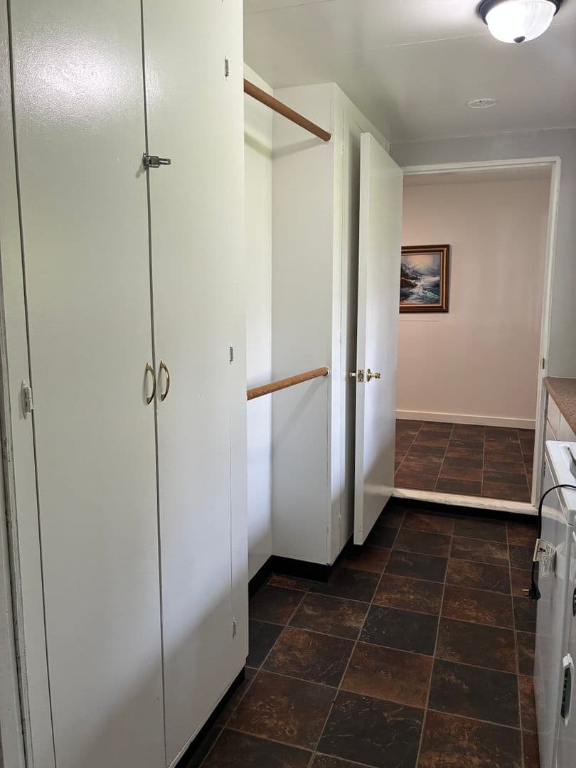 Medford House: 3333 Madrona Lane