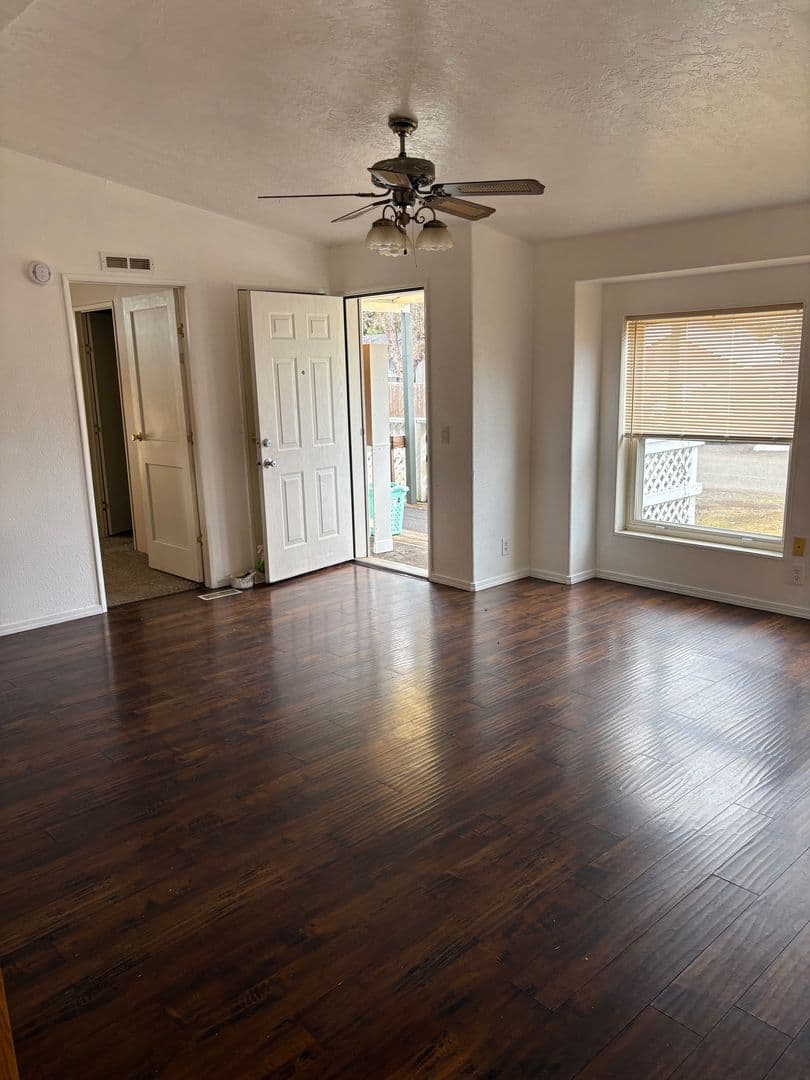Butte Falls House: 251 Cedar St
