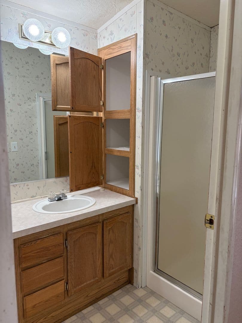 Butte Falls House: 251 Cedar St