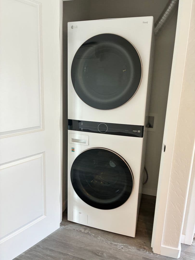 Medford Apartment: 1987 Sky Park Dr