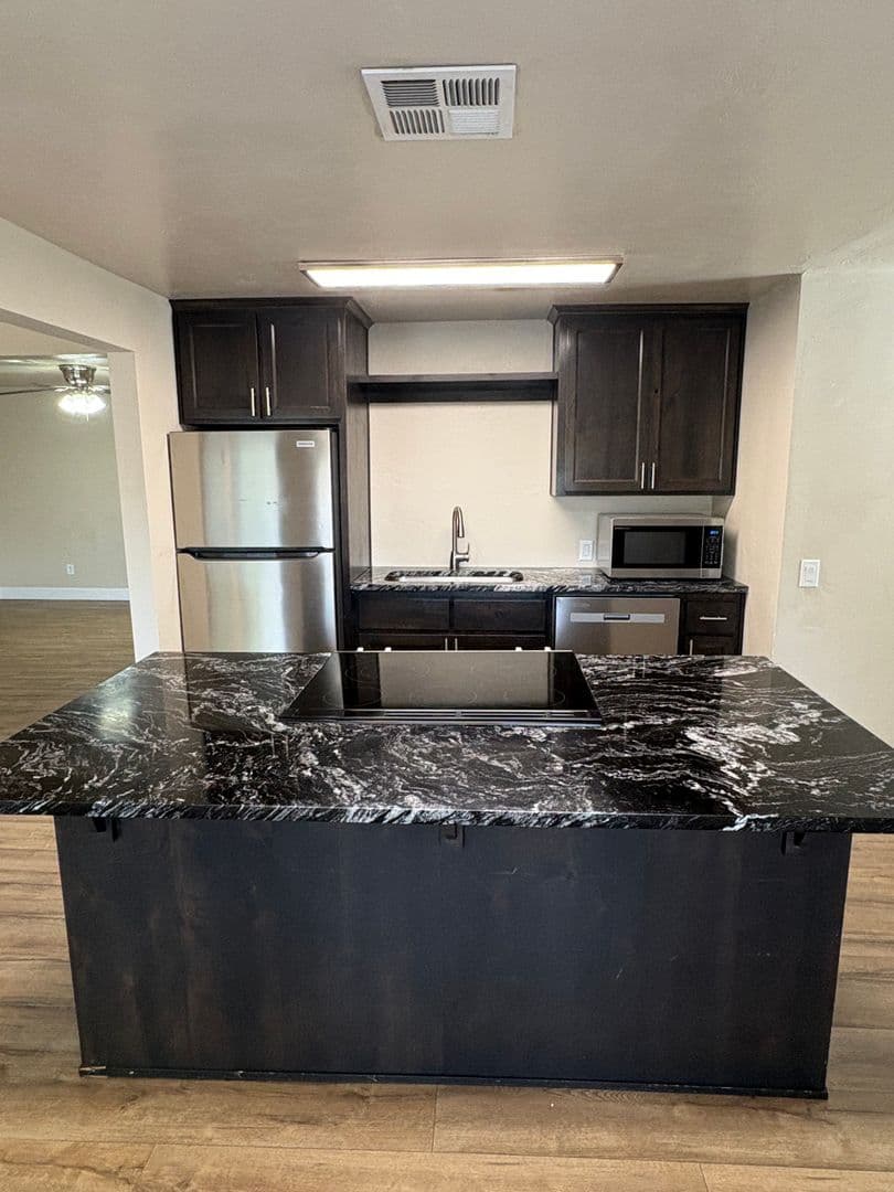 Medford Apartment: 3121 Table Rock Rd