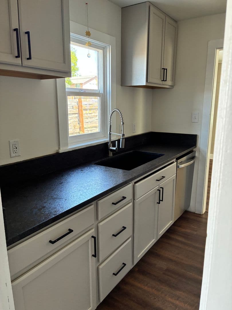 Central Point House: 5223 Gebhard Rd
