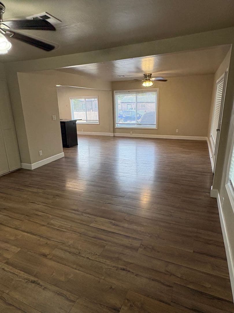 Medford Apartment: 3121 Table Rock Rd