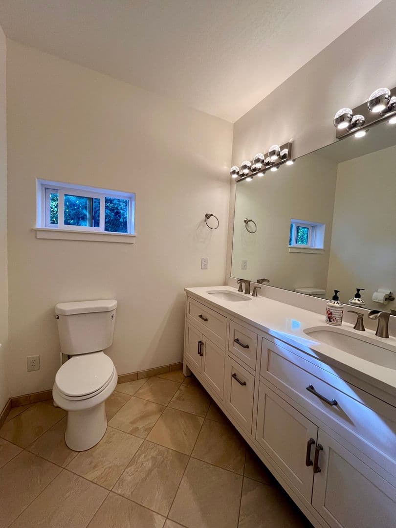 Medford House: 1184 Rutherford #B