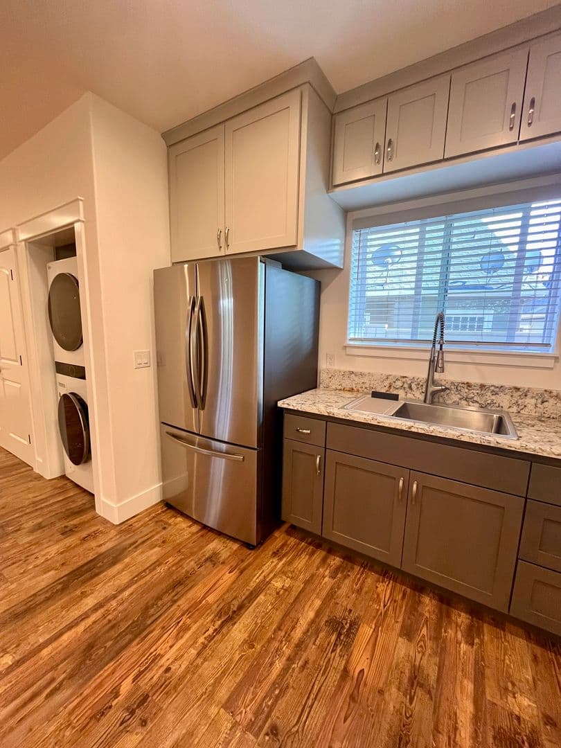 Medford House: 1184 Rutherford #B