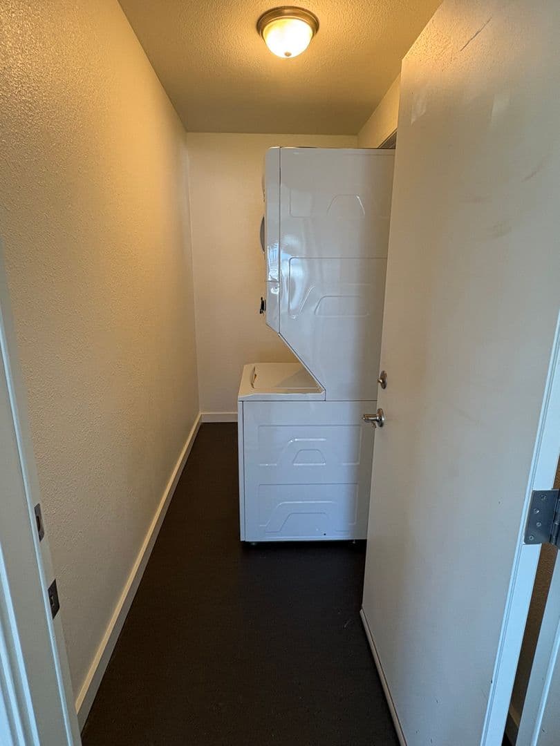 Central Point House: 2095 Lotus Lane Apt