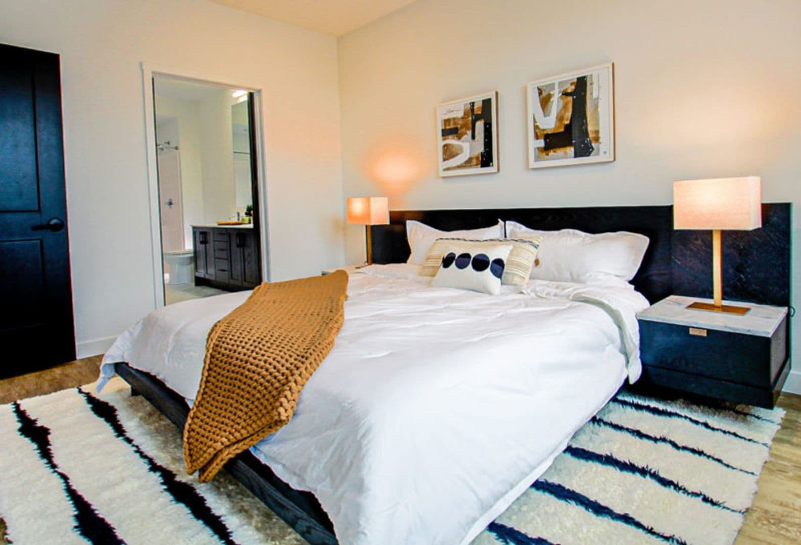 Appleton Apartment: 320 East College Avenue