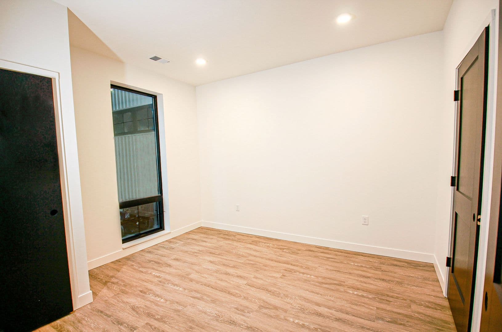 Appleton Apartment: 320 East College Avenue