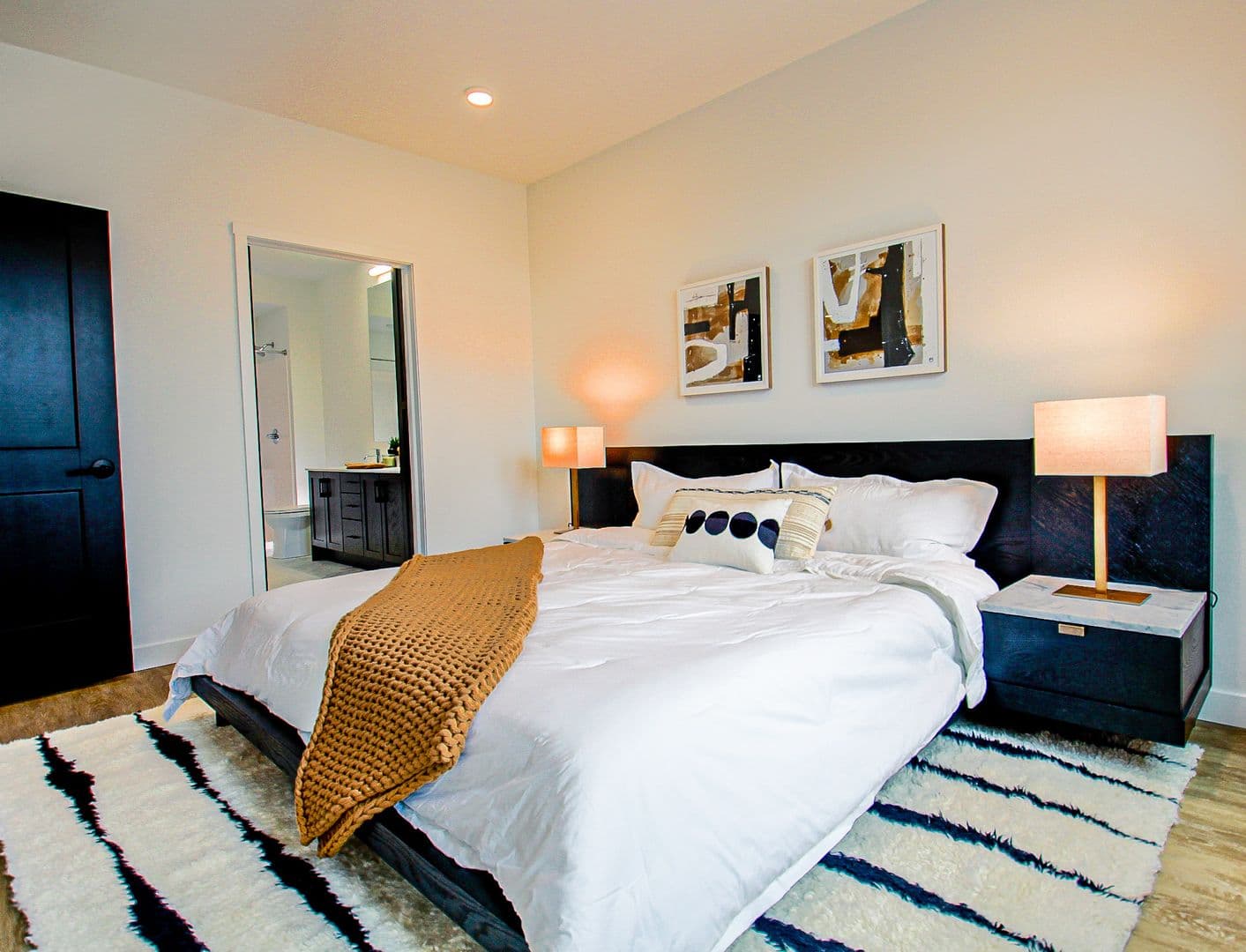Appleton Apartment: 320 East College Avenue