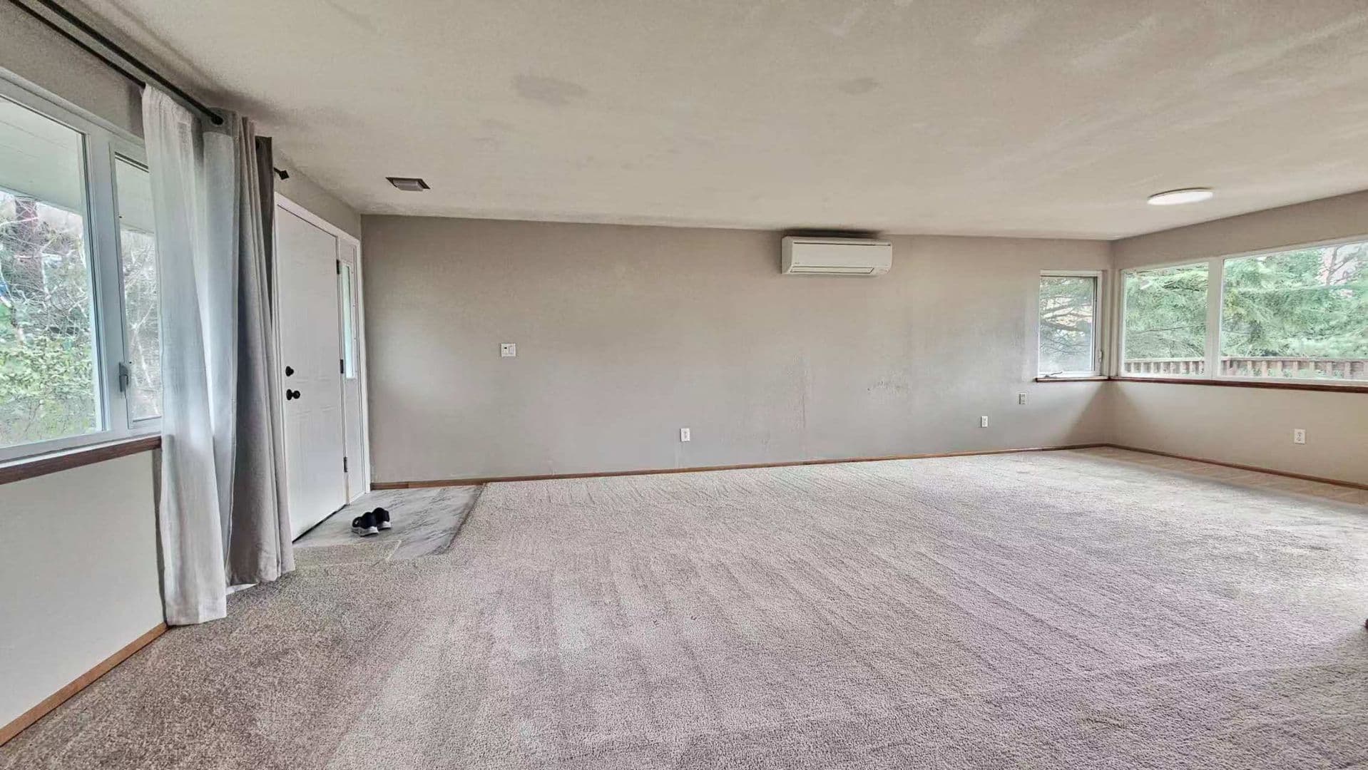 Seattle House: 7127 S 130th St
