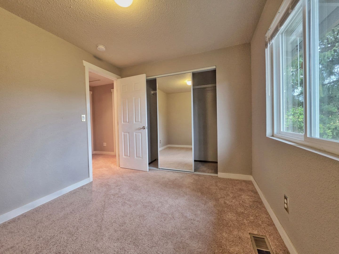 Kirkland House: 436 16th Lane