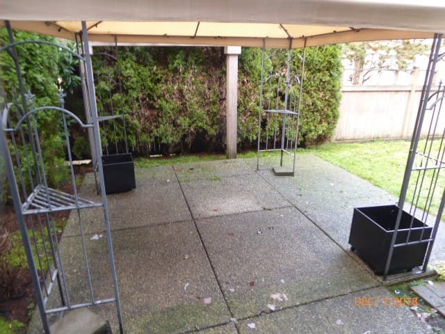 Redmond House: 10934 Eastridge Dr NE