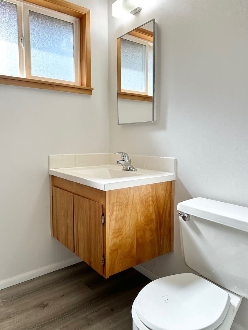 Newcastle House: 12505 SE 73rd Pl