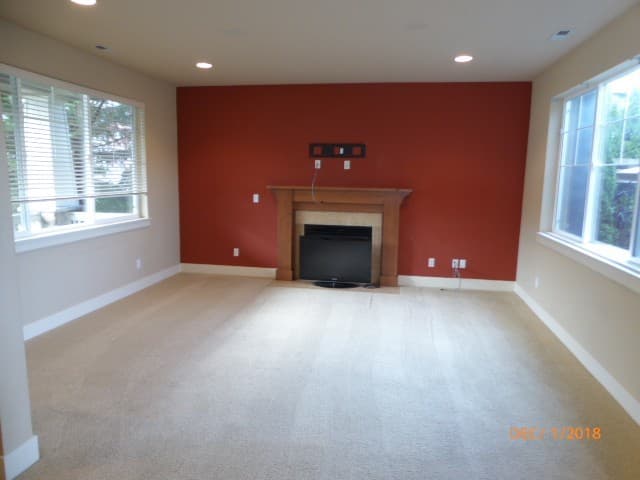 Redmond House: 10934 Eastridge Dr NE