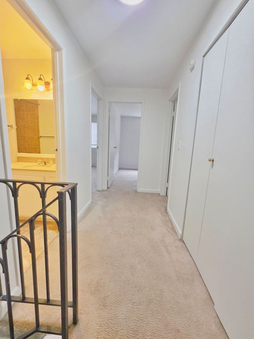 Bellevue Apartment: 14521 NE 6th Pl