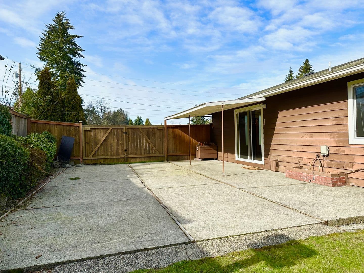 Newcastle House: 12505 SE 73rd Pl