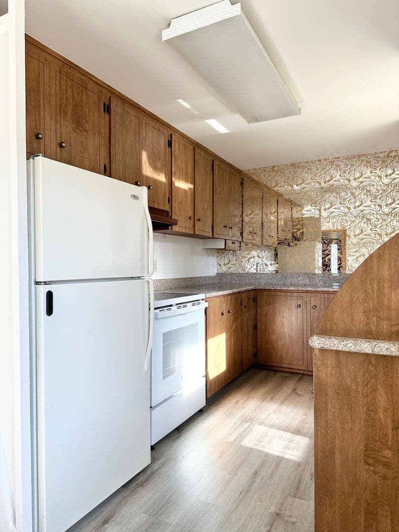 Newcastle House: 12505 SE 73rd Pl