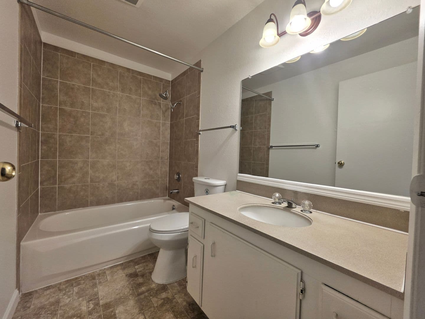 Bellevue Apartment: 14521 NE 6th Pl