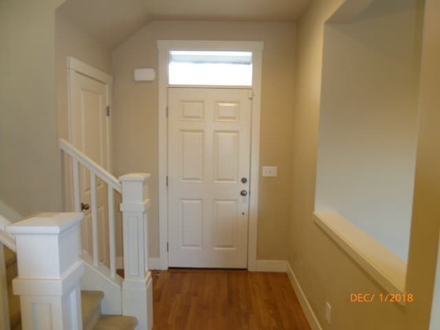 Redmond House: 10934 Eastridge Dr NE