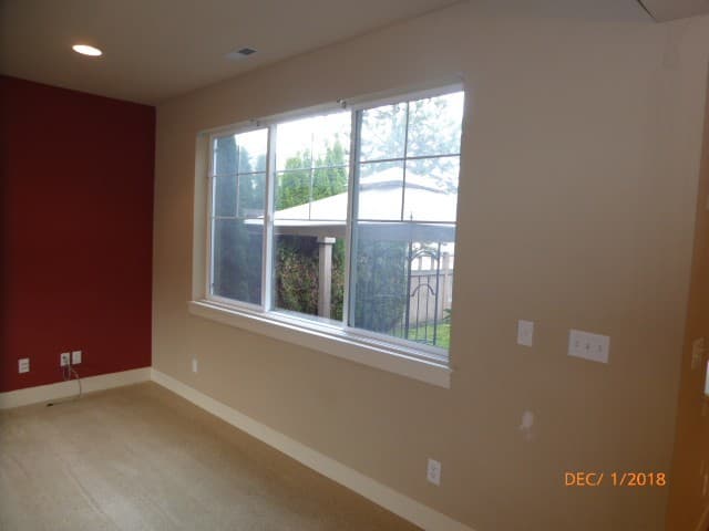 Redmond House: 10934 Eastridge Dr NE