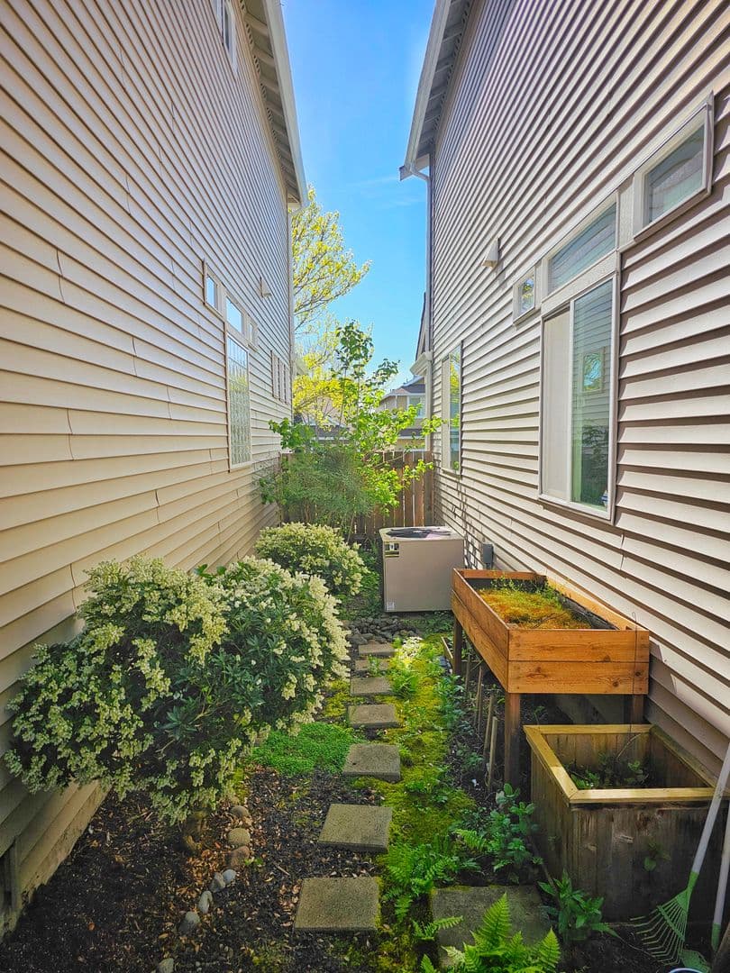 Auburn House: 6630 Francis Ave SE