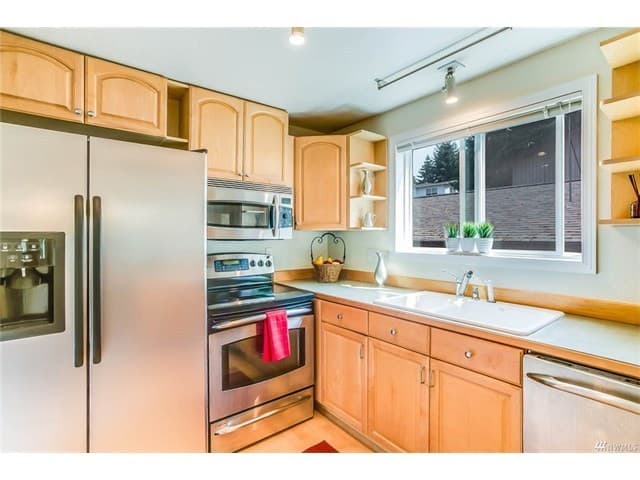 Bellevue House: 12521 SE 30th St