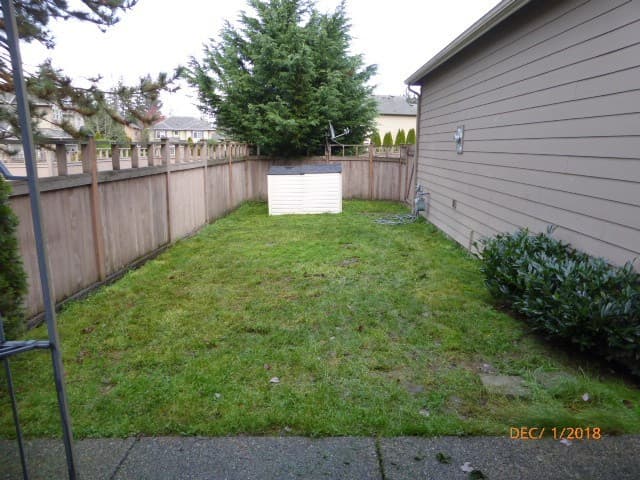 Redmond House: 10934 Eastridge Dr NE