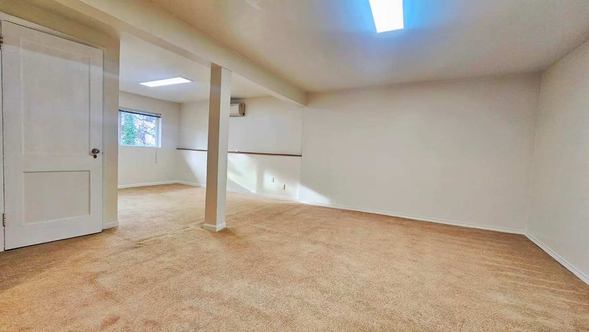 Seattle House: 7127 S 130th St