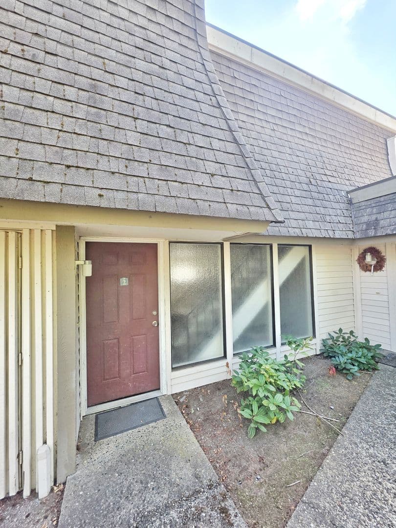 Bellevue Apartment: 14521 NE 6th Pl