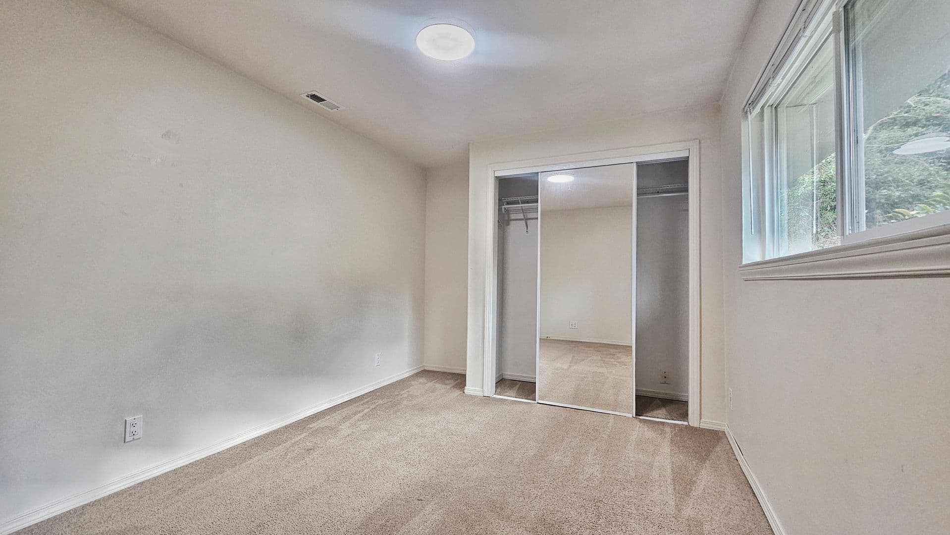 Seattle House: 7127 S 130th St
