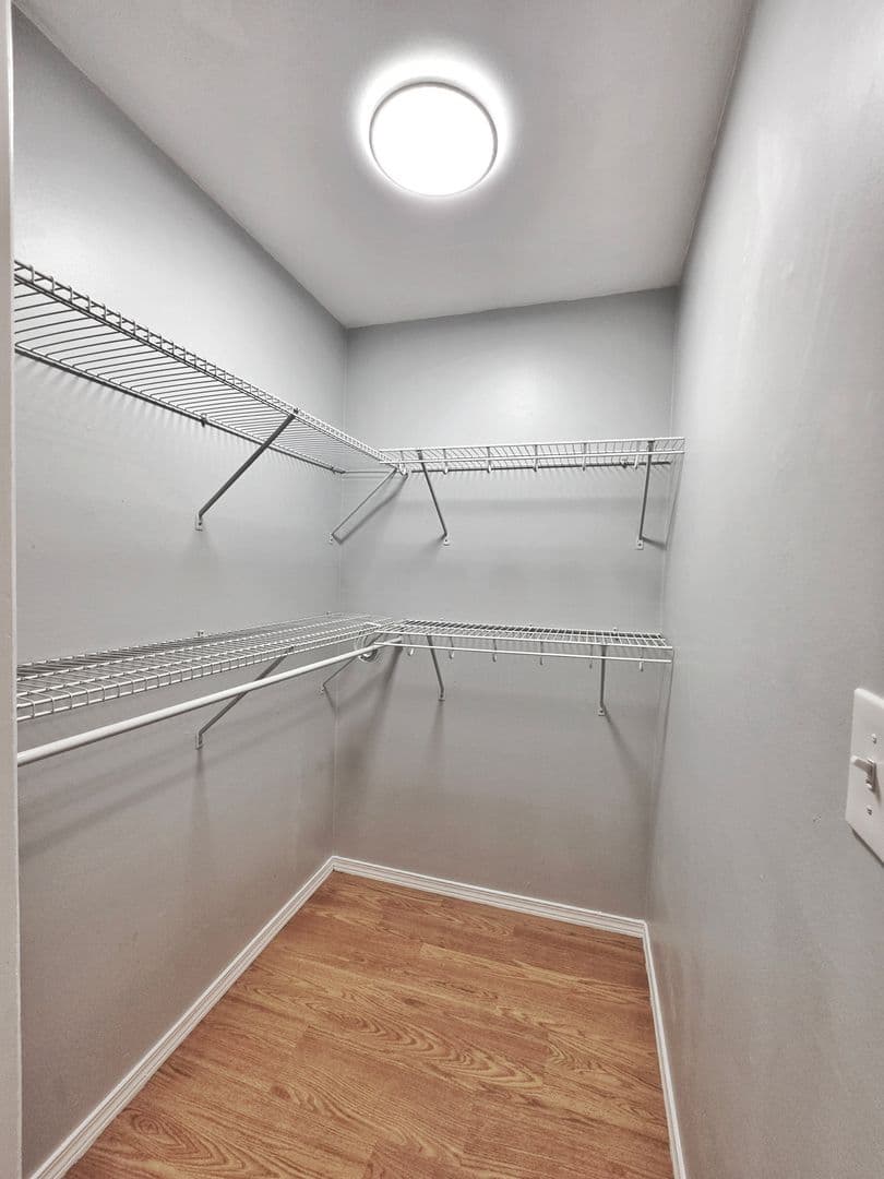 BELLEVUE House: 1108 Bellevue Way SE #2