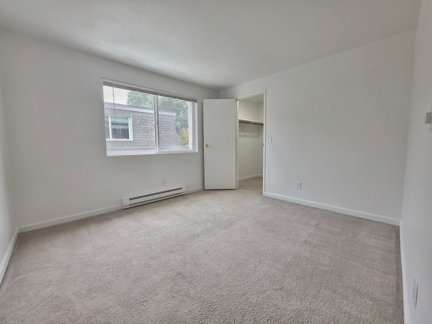 Bellevue Apartment: 14521 NE 6th Pl